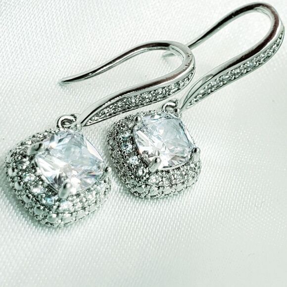 18K White Gold on 925 Cushion Cut 4 Ct Clear White Diamond  Earrings & Baguettes - Picture 2 of 5